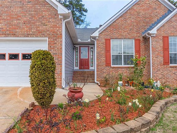 2nd image of 1619 Longwood Dr