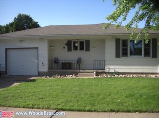 3215 W 16th St, Grand Island, NE 68803