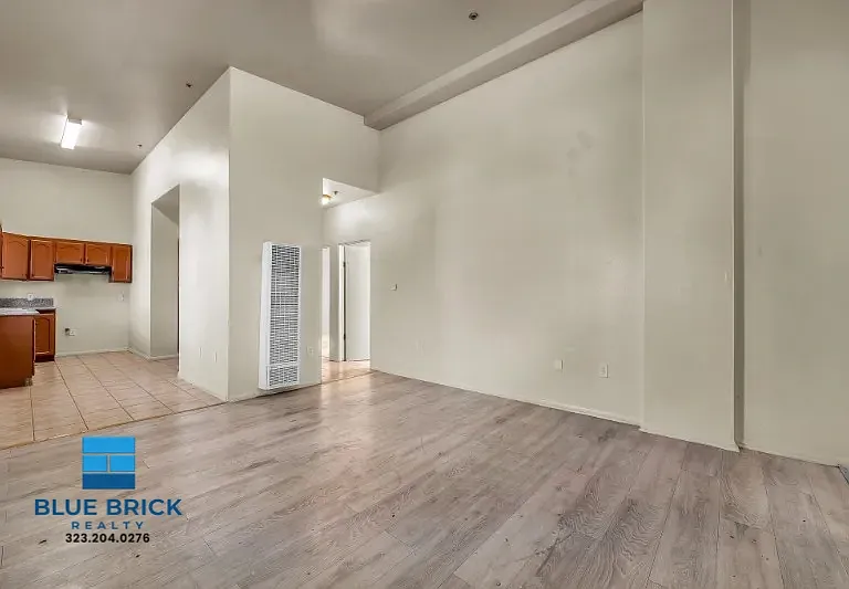 5869 S Figueroa St #3 — Photo 7