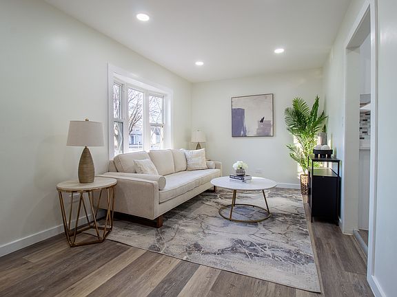 3rd image of 9821 Natoma Ave