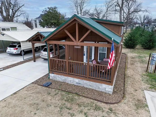 818 E Kiwi St, Rogers, AR 72756