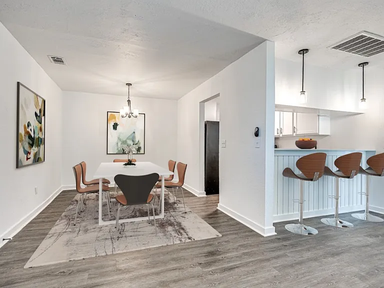 109 Akin Dr — Photo 1