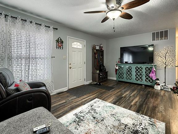 4th image of 2832 Christie Pl