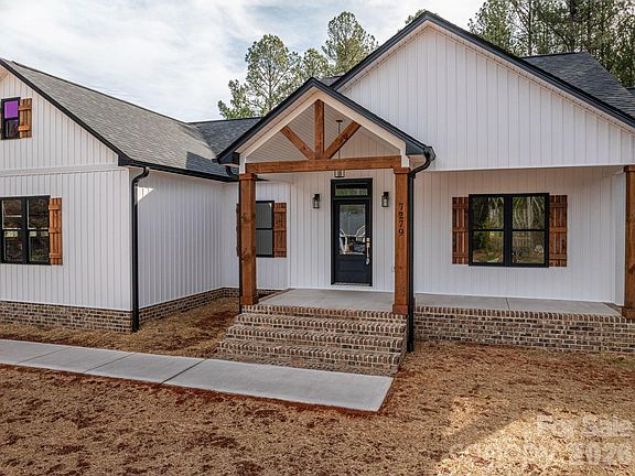 3rd image of 7279 Blue Jay Ln