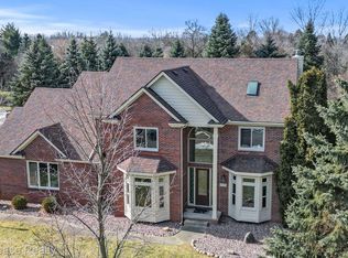 950 Dacea Ct N, White Lake, MI 48386