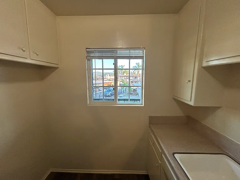 351 E Rossellen Pl #11 — Photo 6