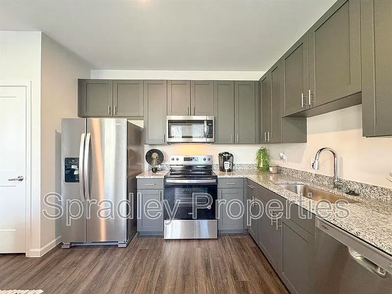 3 bed, 2.0 bath, 1090 sqft, $1,450 — Photo 4