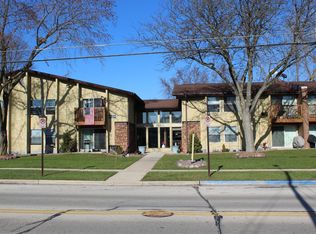 114 E Paradise Dr #105, West Bend, WI 53095