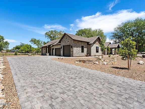 3rd image of 410 ROBIN Drive