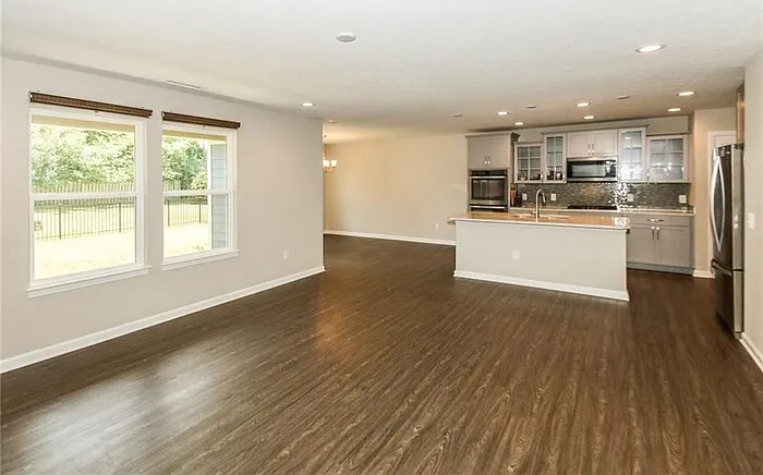 3 bed, 3.0 bath, 2296 sqft, $3,000 — Photo 3