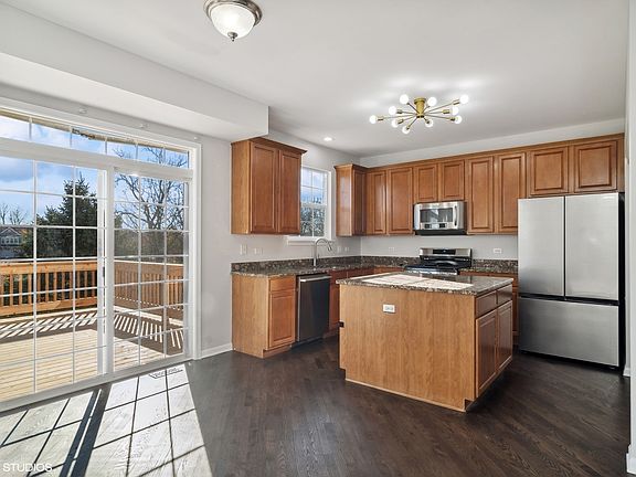 4th image of 318 Emerald Dr