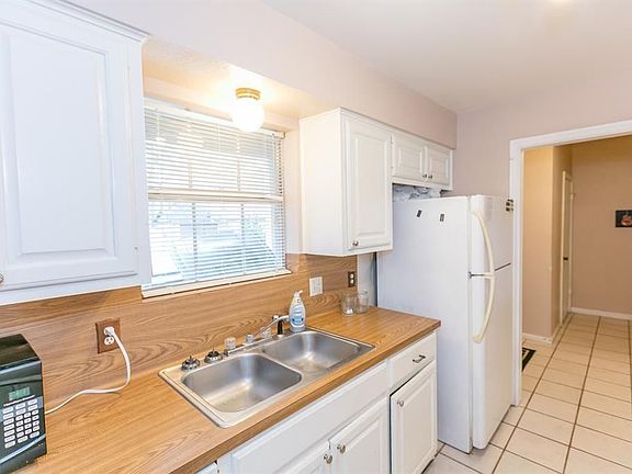 3rd image of 111B Normal Park Dr #B