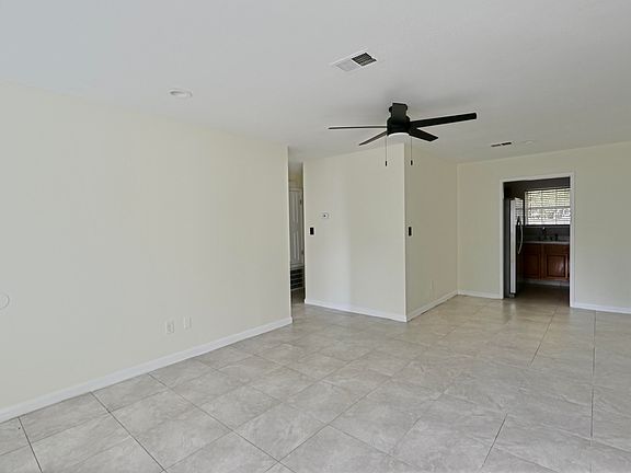 2nd image of 3408 Green Briar Cir APT A