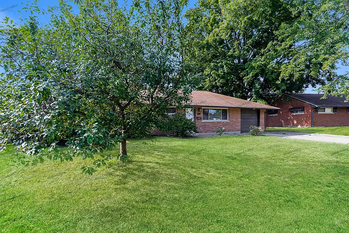 3 bed, 2.0 bath, 1080 sqft, $1,495 — Photo 3