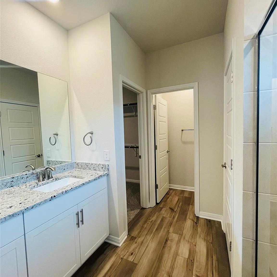 4 bed, 3.0 bath, 2208 sqft, $2,200 — Photo 2
