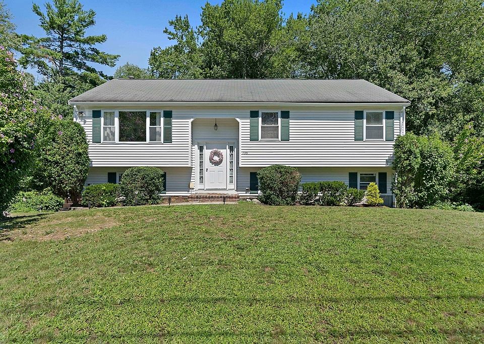 1st image of 735 Pleasant St