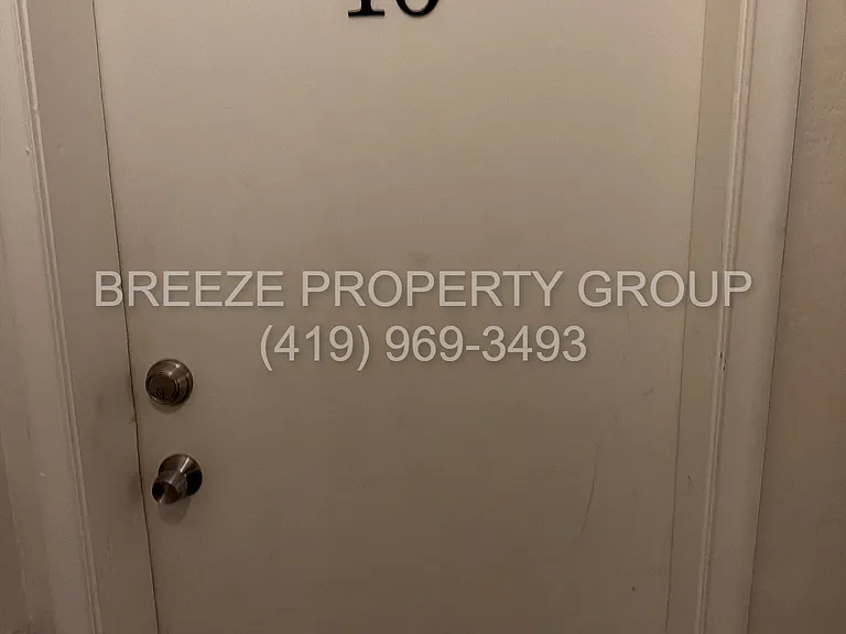 1945 Ottawa Dr #10 — Photo 3