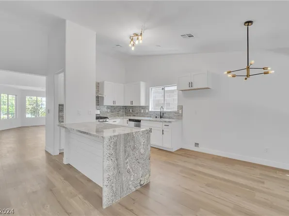 713 Chimney Rock Dr, Henderson, NV 89002