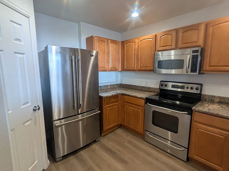 452 Black Feather Loop — Photo 7