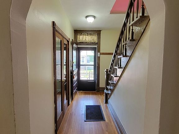 2nd image of 4841 Sigel Ave