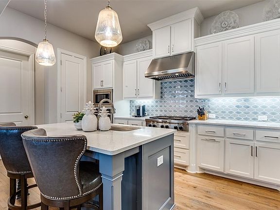 3rd image of 828 Royal Minister Blvd
