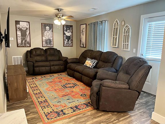 3rd image of 1101 Country Ln