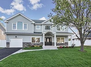 266 Philadelphia Ave, Massapequa Park, NY 11762