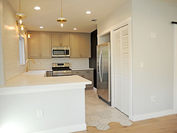 3rd image of 1420 N Avenue 51