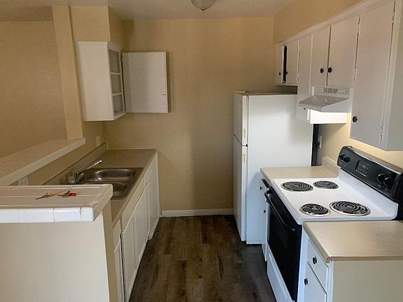 4th image of 2612 Van Patten St #20