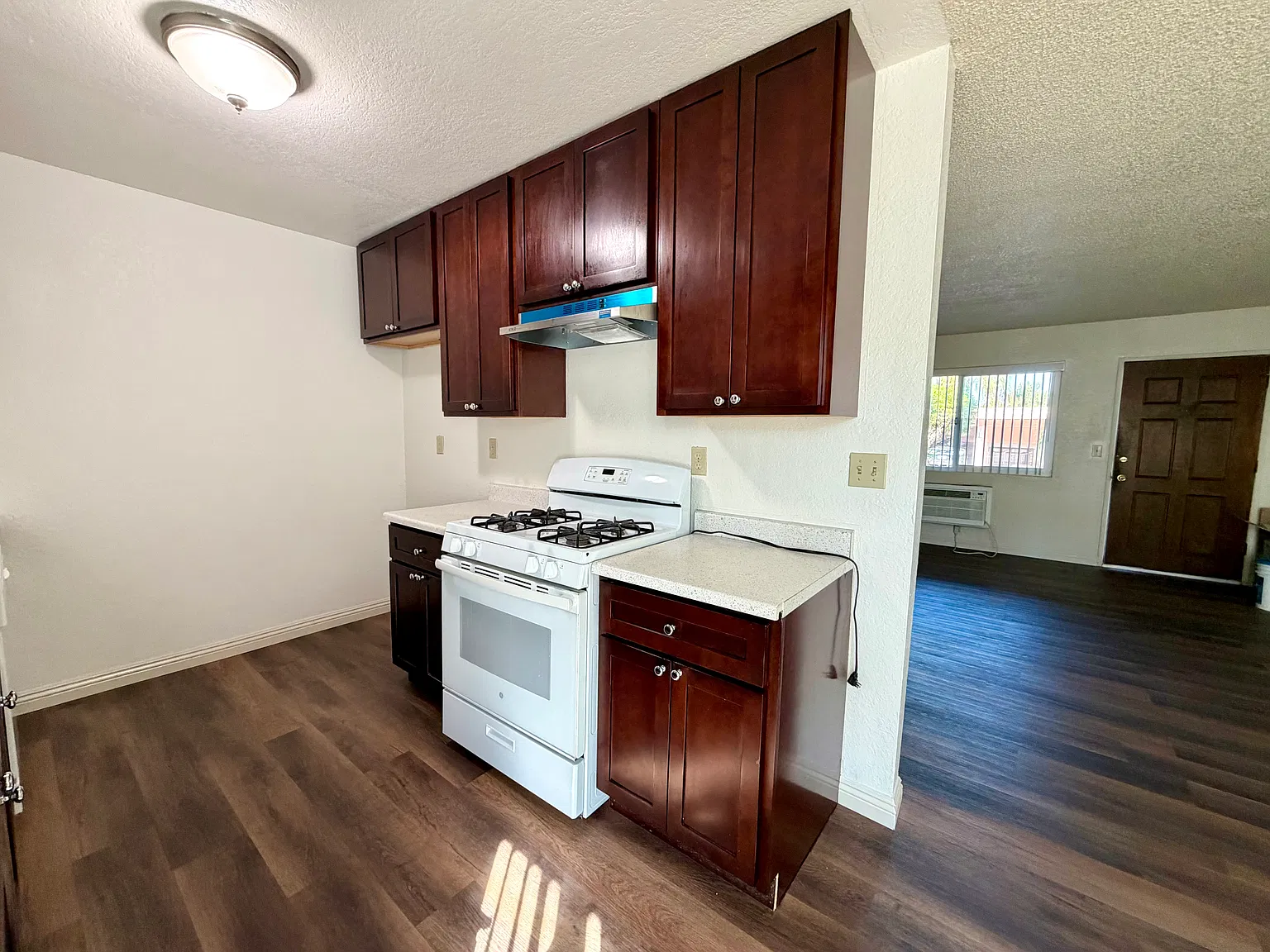 2 bed, 900 sqft, $2,595 — Photo 3