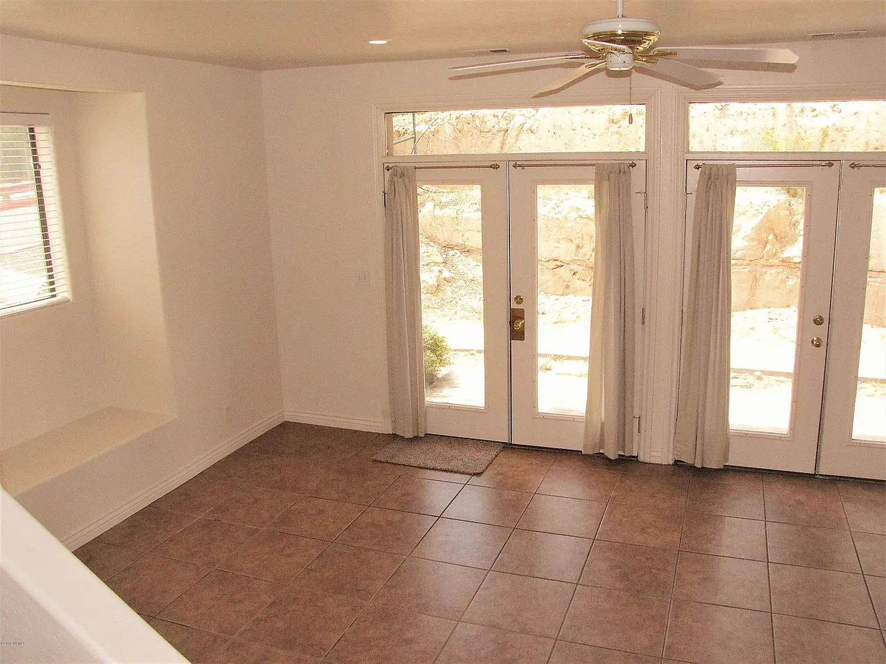 3 bed, 2.5 bath, 1385 sqft, $2,600 — Photo 4