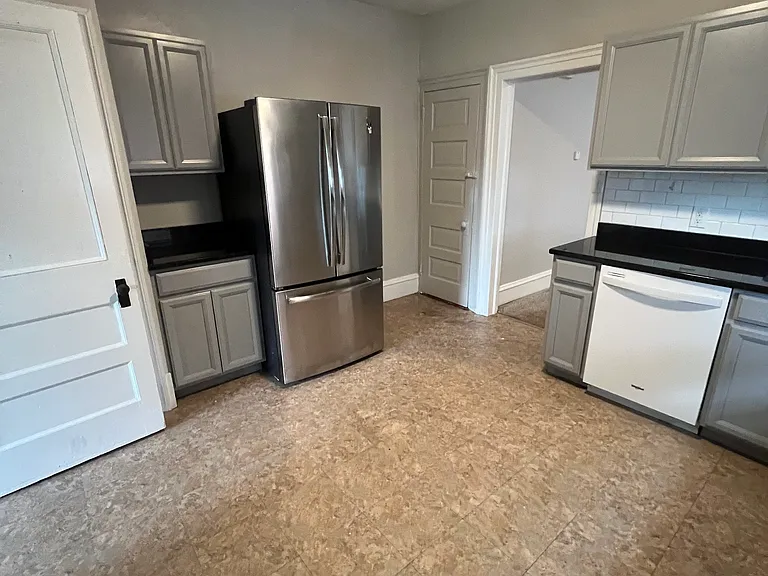 722 W Main St — Photo 14
