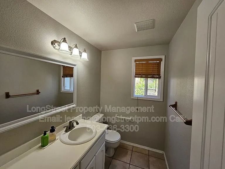 5806 SE Pine St — Photo 8