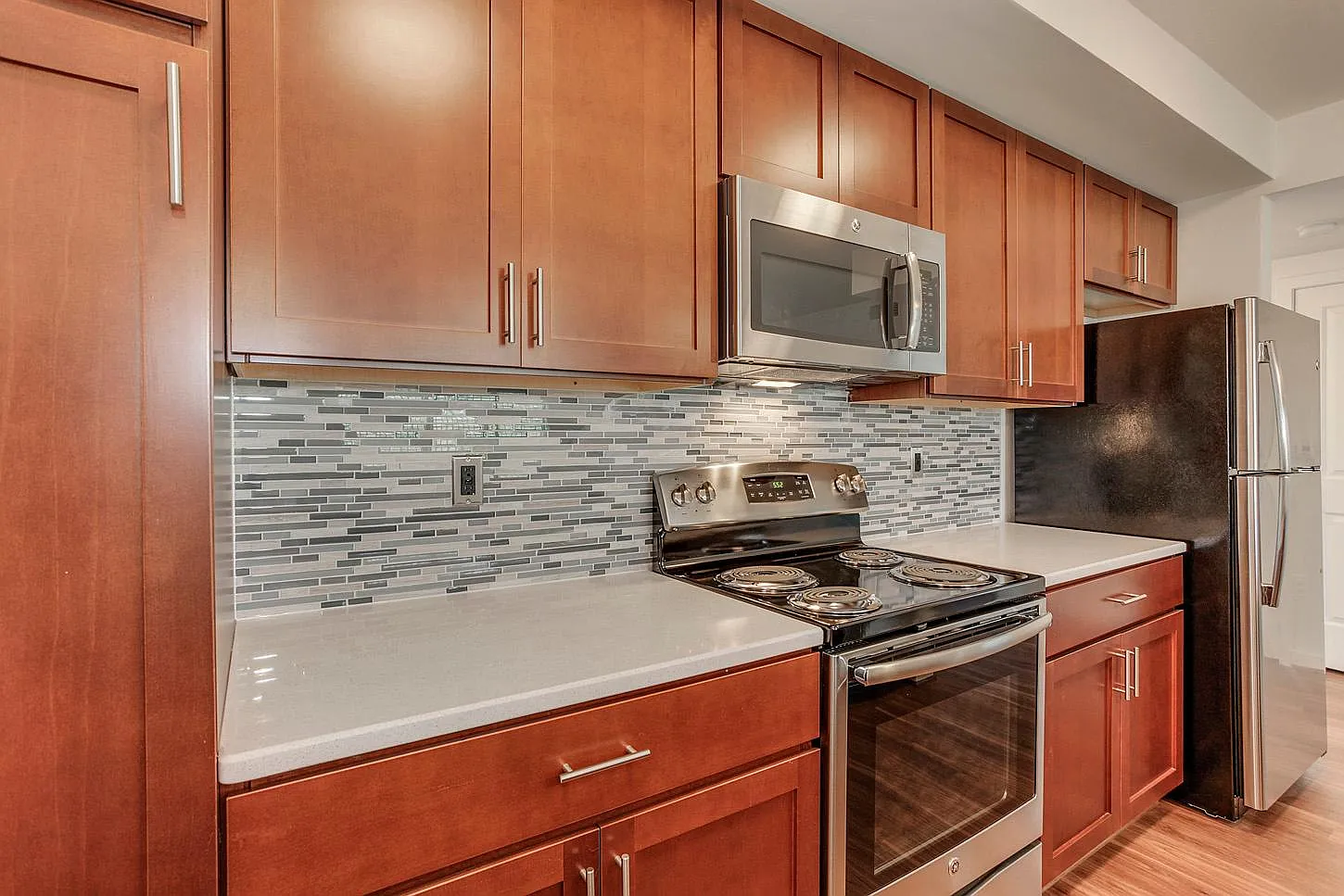 905 N Jackson St — Photo 2