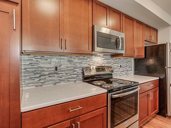 2nd image of 905 N Jackson St APT 403