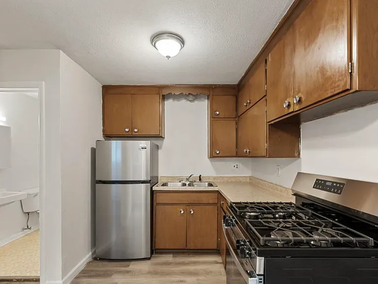 2818 East 31st Street — Photo 2
