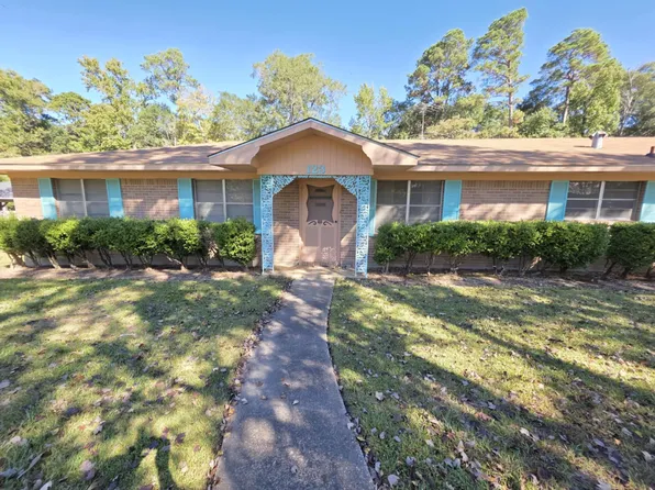 123 Frank Dr, Logansport, LA 71049