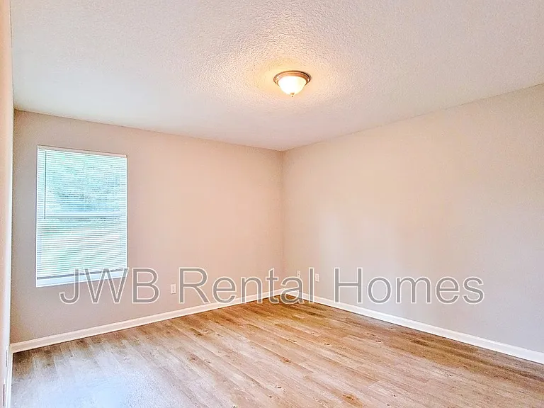 3079 Armstrong St — Photo 8