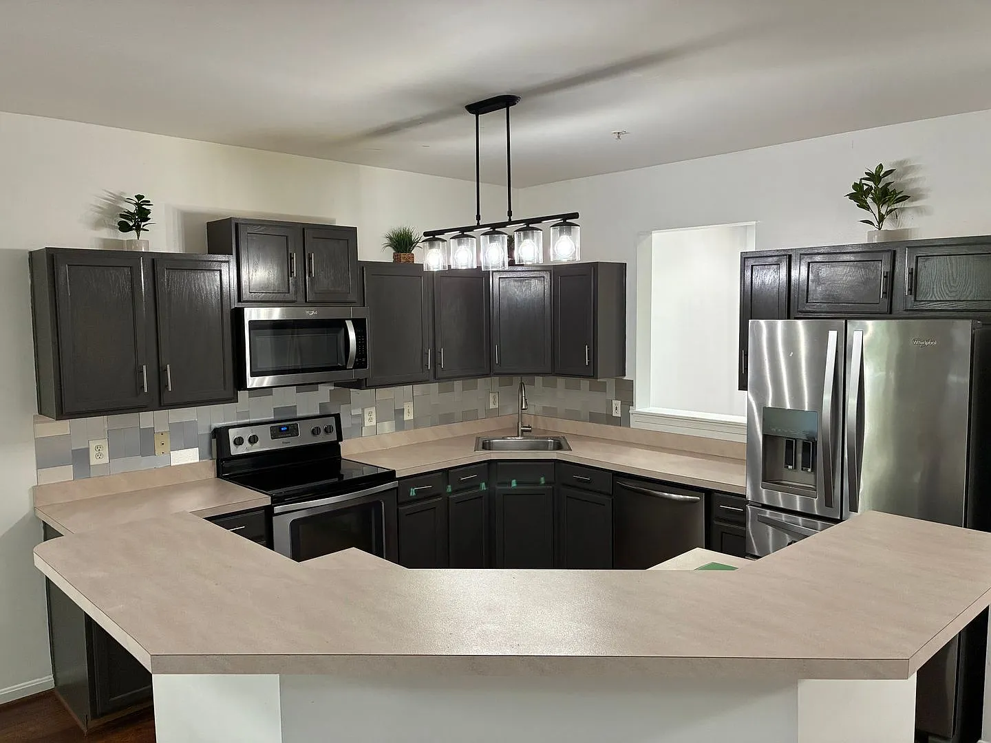 Great Townhouse in White Plains — Photo 3