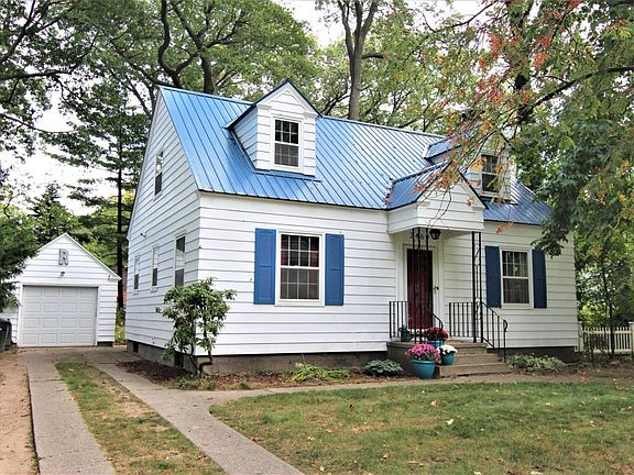 2nd image of 2460 Westwood St