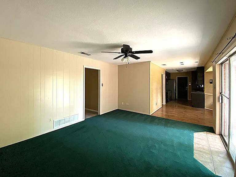 1613 Miranda Ave — Photo 2