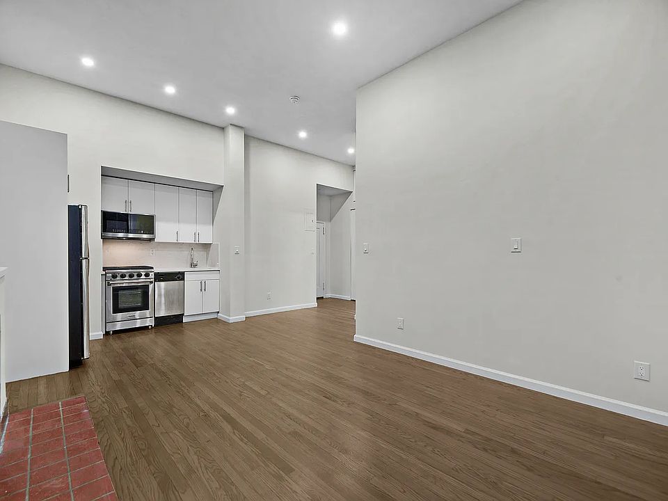1st image of 121 Madison Ave APT 3D