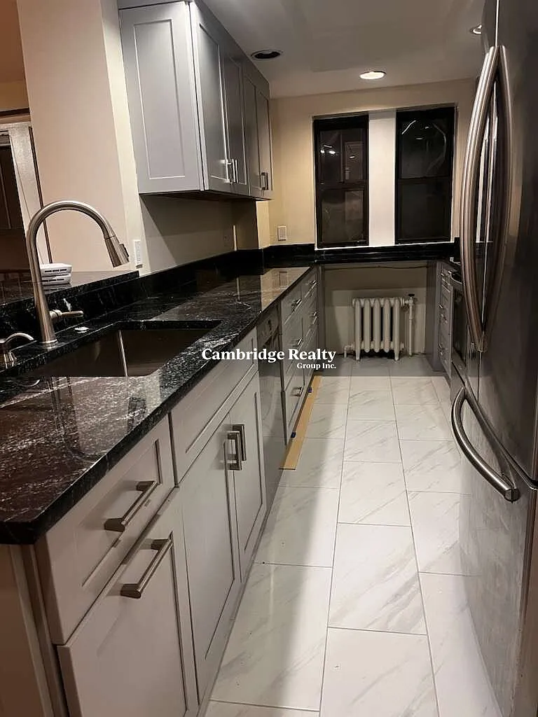 4 bed, 2.0 bath, $7,200 — Photo 1