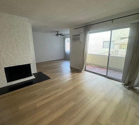 3rd image of 11810 Mayfield Ave APT 107