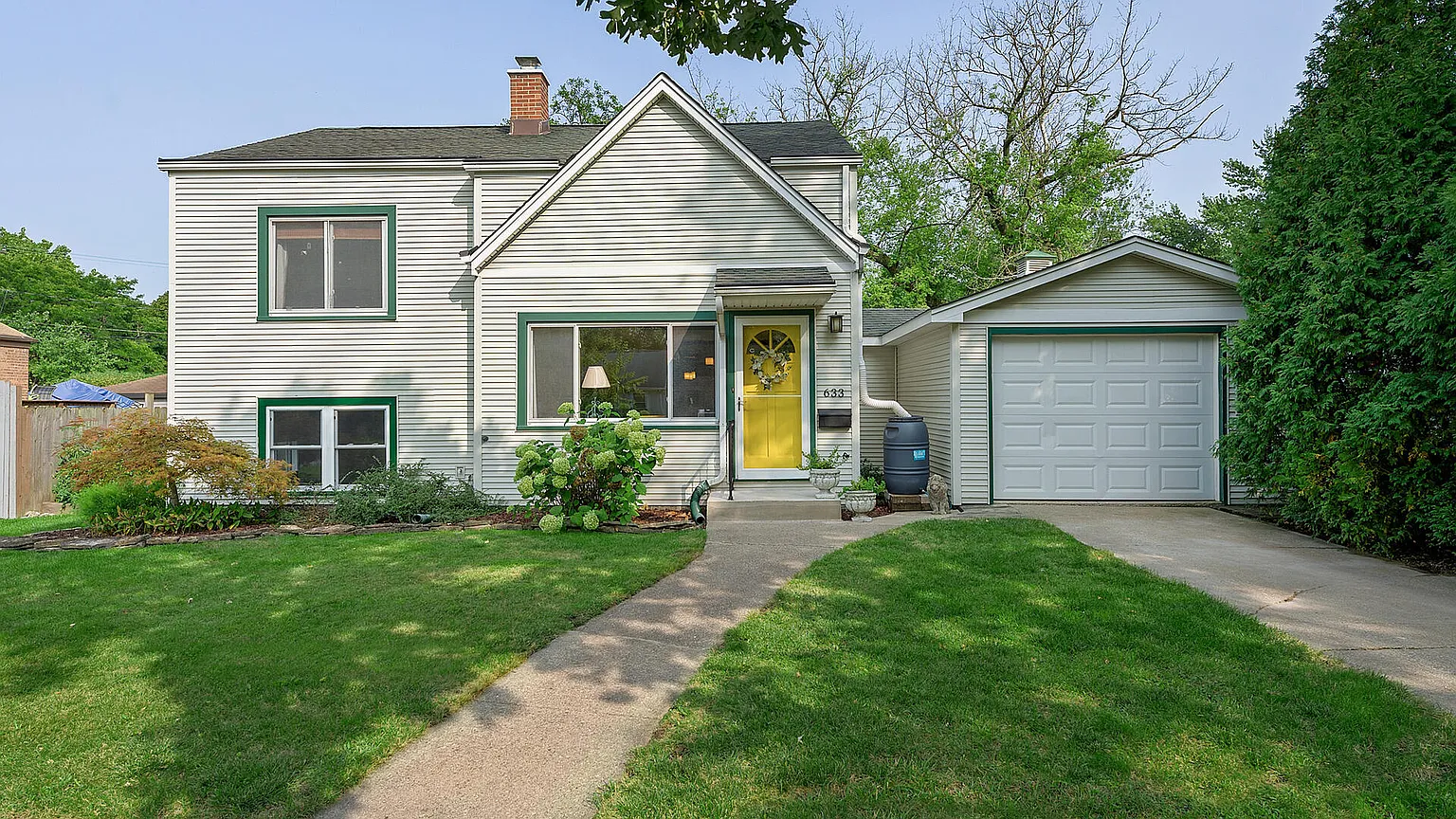633 Beach Ave photo 1