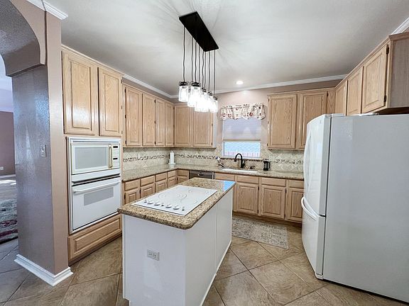 5th image of 2422 Norwich Dr
