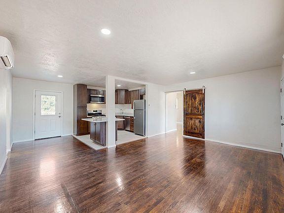 4th image of 2731 Santa Cruz Ave SE