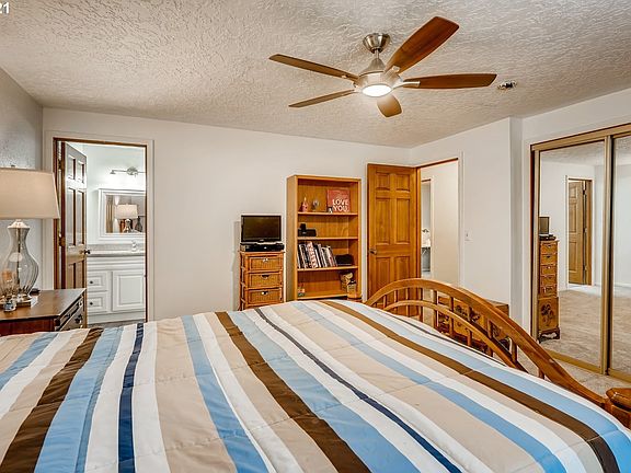 5th image of 10217 NE 165th Ave