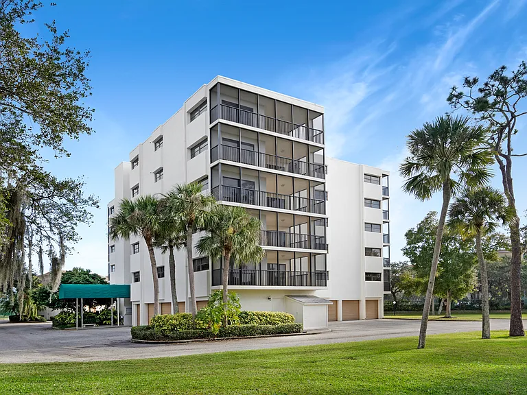 Residences at Blackburn Bay — Photo 12