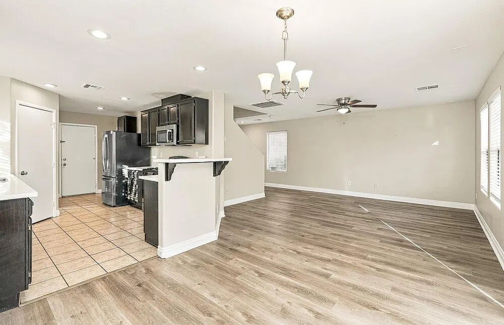 3 bed, 2.5 bath, 1513 sqft, $2,170 — Photo 4